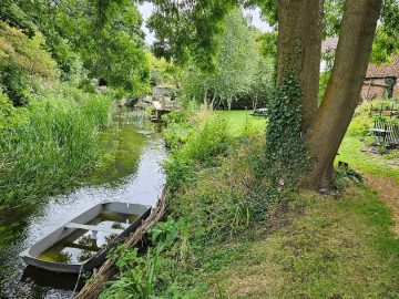 Punt on River gipping Path